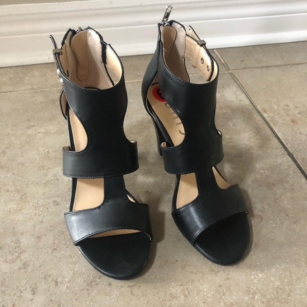 UNISA Black Heels